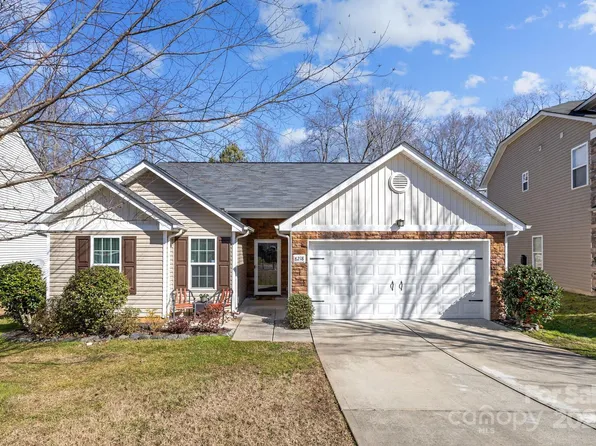 8218 Deodora Cedar Ln, Charlotte, NC 28215