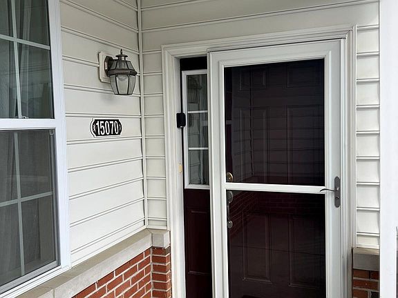 5th image of 15070 Dahlia Dr
