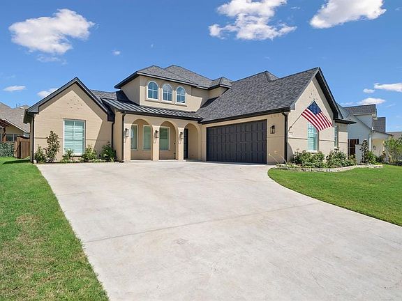3rd image of 330 Creekview Ter