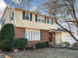 718 Willow Dr, Gibbstown, NJ 08027