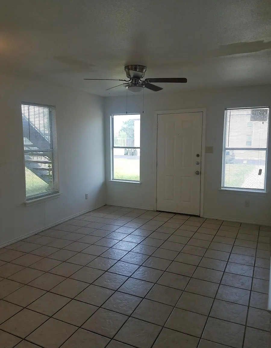 2 bed, 756 sqft, $1,000 — Photo 2
