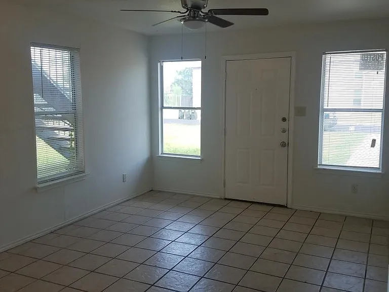 7577 Windsor Oaks — Photo 2