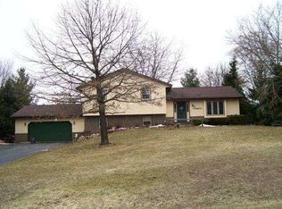 N5W31601 Huckleberry Way, Delafield, WI 53018