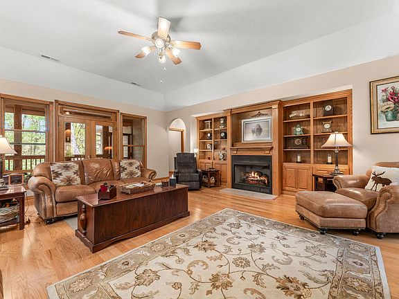 4th image of 1015 Silvercrest Place