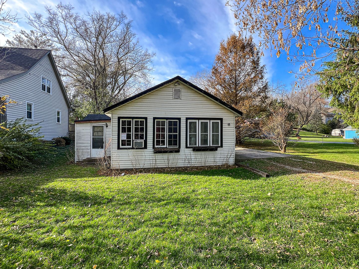 10 Hilltop Rd, Cary, IL 60013 | Zillow