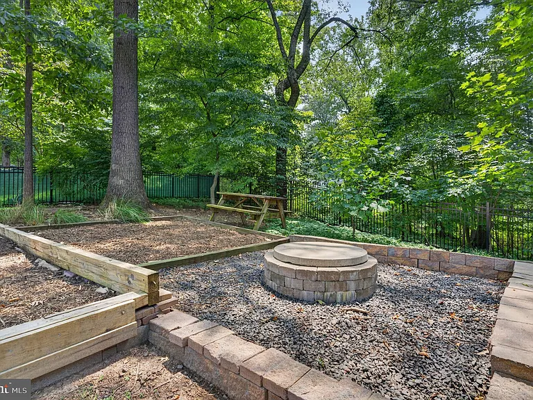 6443 Walters Woods Dr — Photo 71