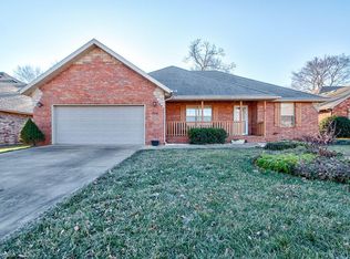 878 Dustin Ln, Nixa, MO 65714