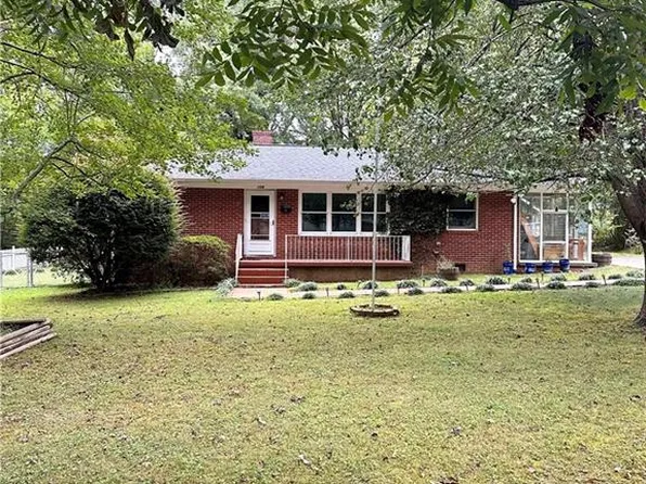 106 Westview Dr, Carrboro, NC 27510
