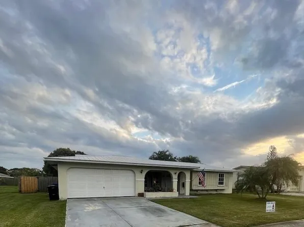 308 NE Camelot Drive, Port St Lucie, FL 34983