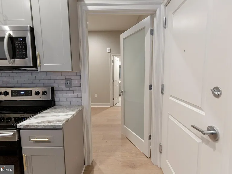 1411-1 Walnut St #203 — Photo 15