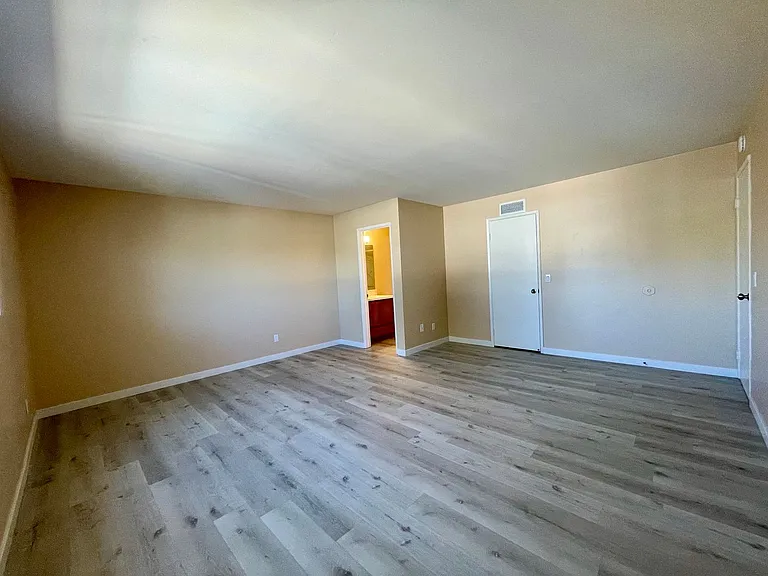 903 S Sunshine Ave S #B — Photo 12
