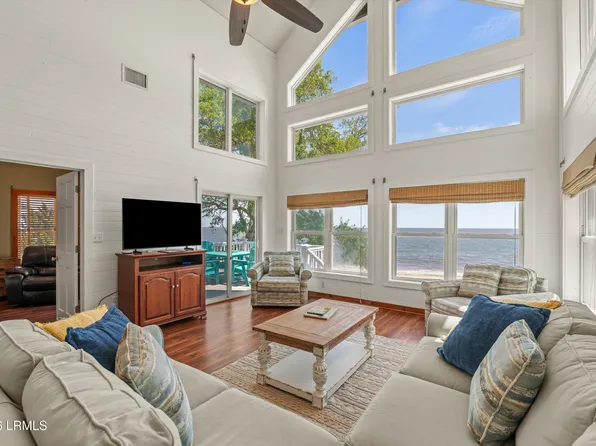 183 Sea Pines Dr, Saint Helena Island, SC 29920