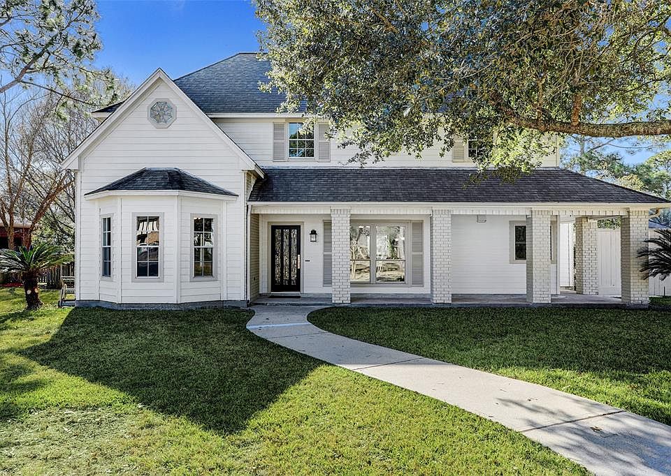 1st image of 202 Greenbriar Dr