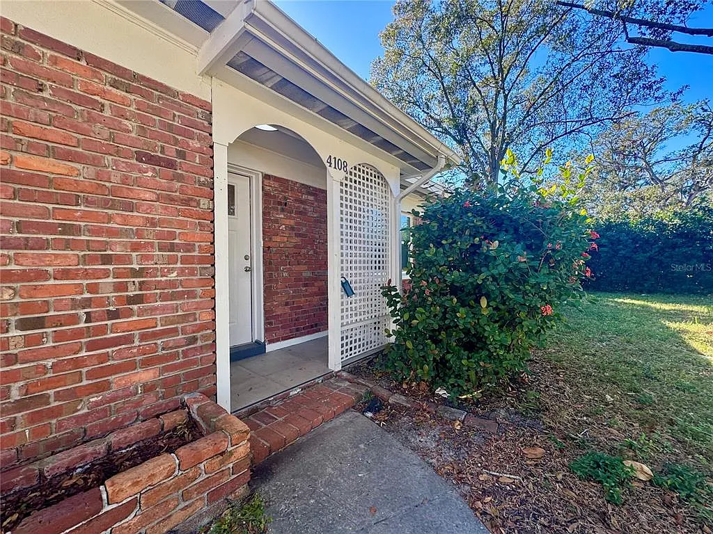 3 bed, 2.0 bath, 1444 sqft, $3,000 — Photo 2
