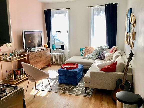 3rd image of 405 W 45th St #2B1