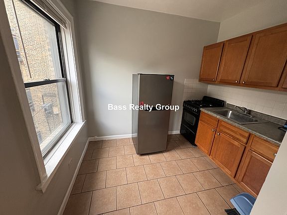 5th image of 1724 W Estes Ave #204