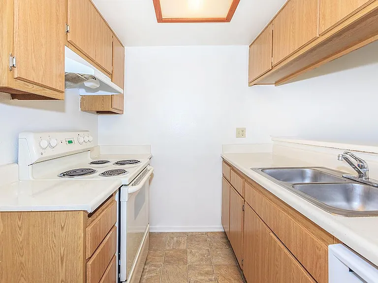 Casa Pacifica Apartment Homes — Photo 16
