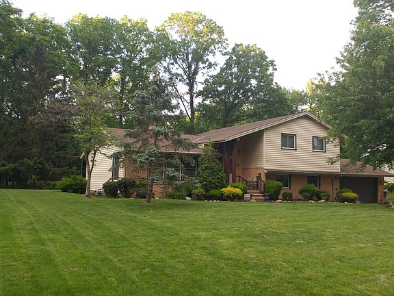 3rd image of 255 Glenview Dr