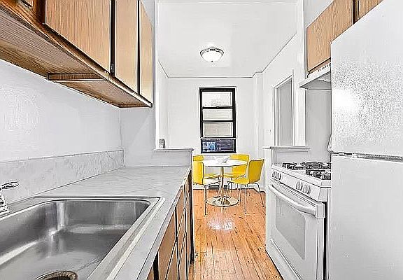 5th image of 245 E 37th St APT 3A