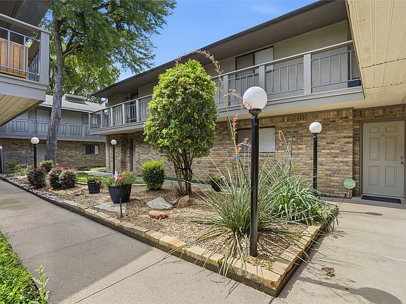 4th image of 4920 Byers Ave #C