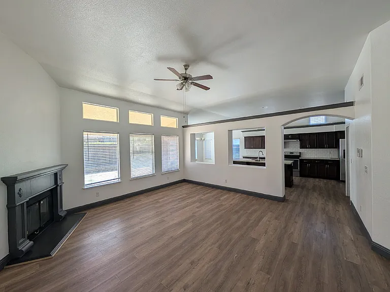 7674 N Barcus Ave — Photo 5