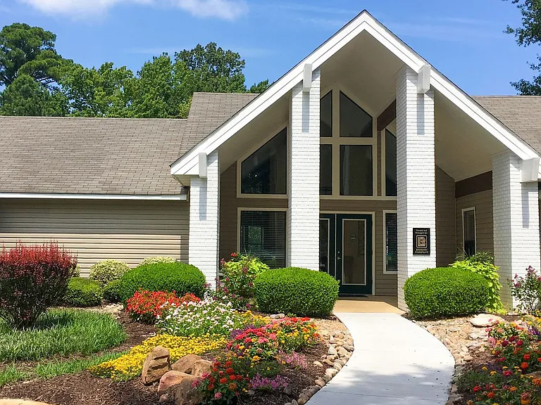 Hunter's Mill Apartments — Photo 48