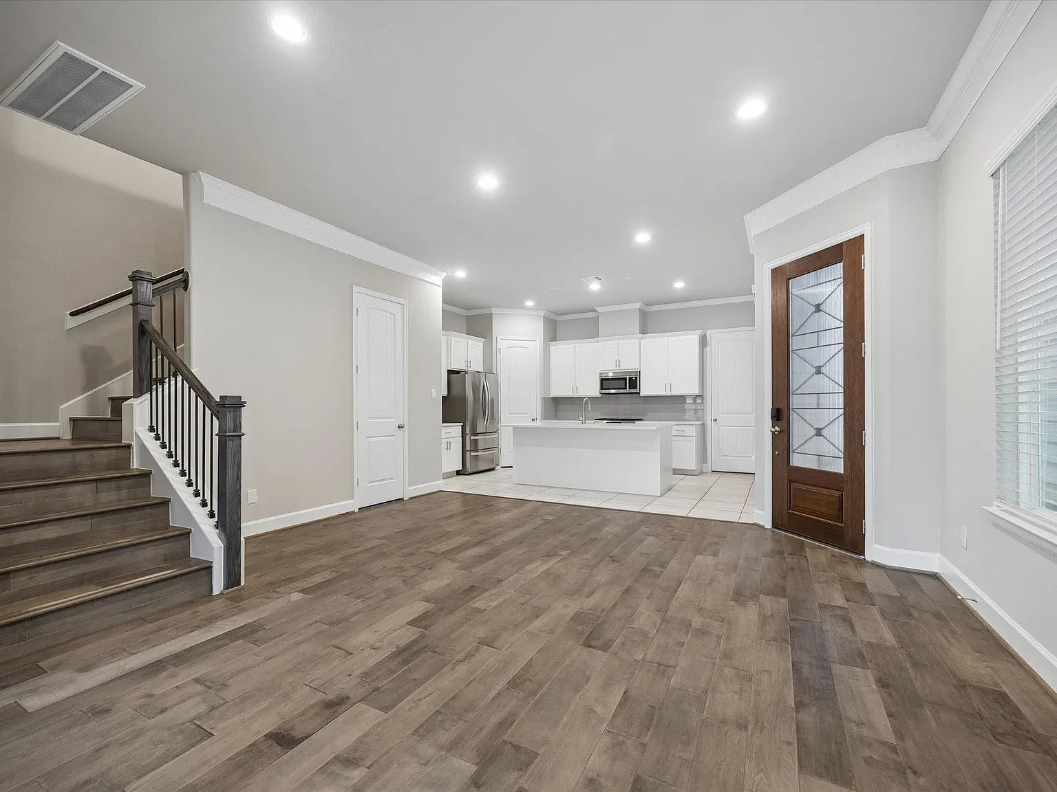 3 bed, 2.5 bath, 2533 sqft, $4,000 — Photo 4