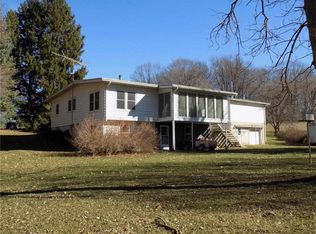 1162 Abbe Hills Rd, Mount Vernon, IA 52314