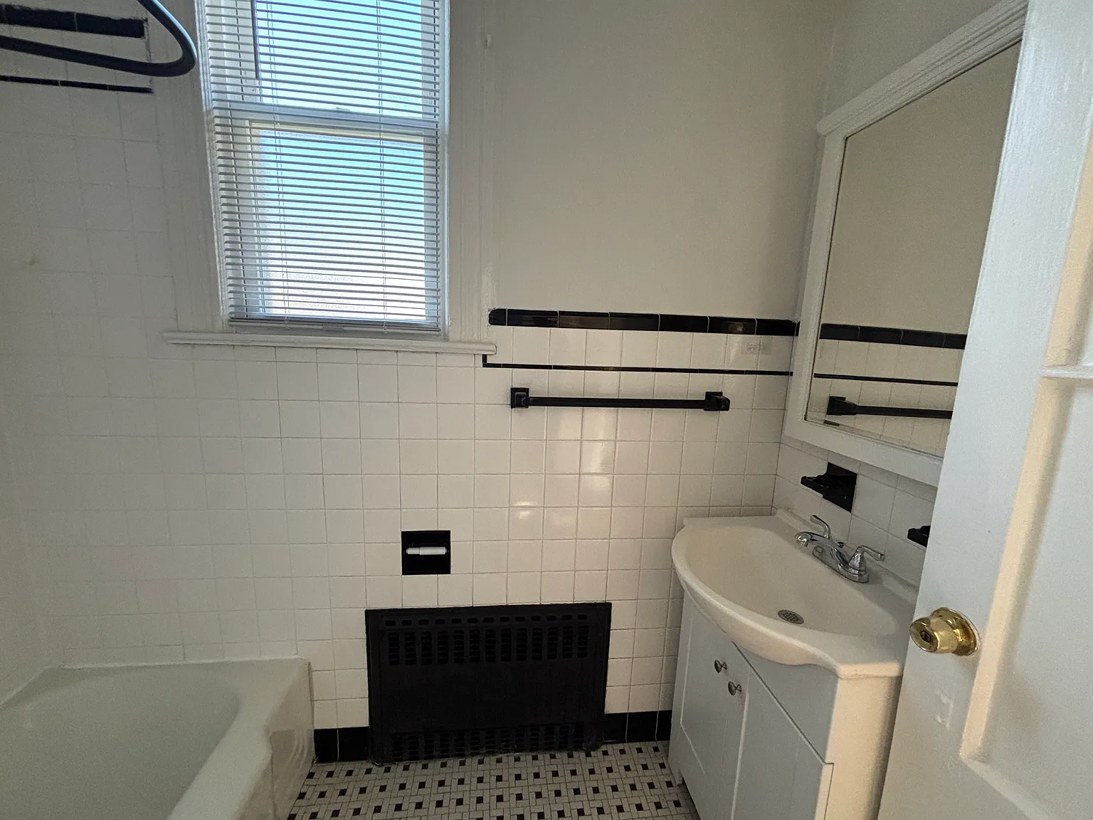 2 bed, $2,000 — Photo 4