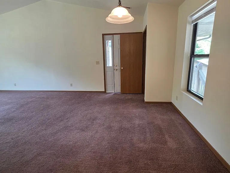 6315 Garrett Ln — Photo 9