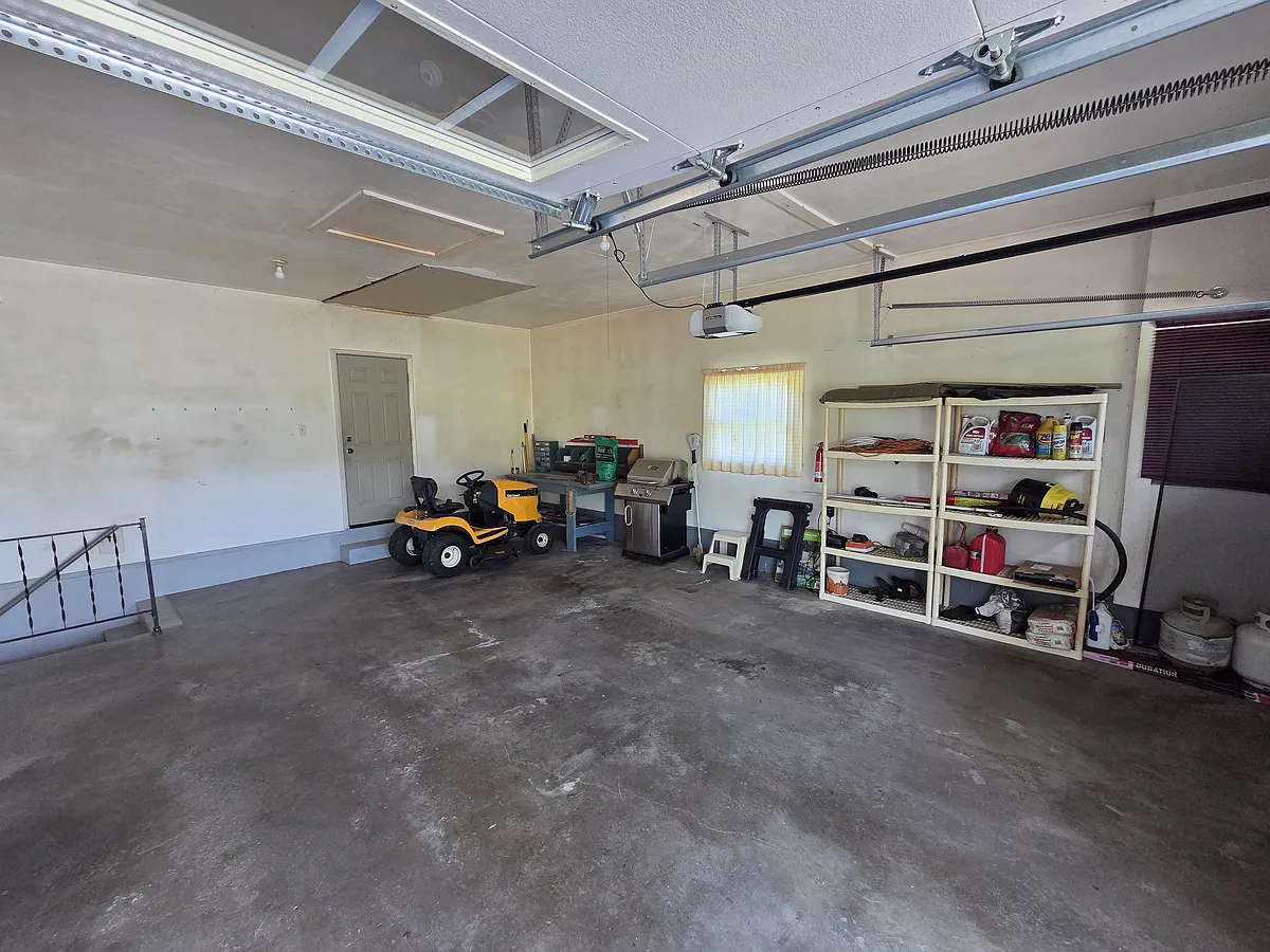 Building Photo - 219 Sunset Dr