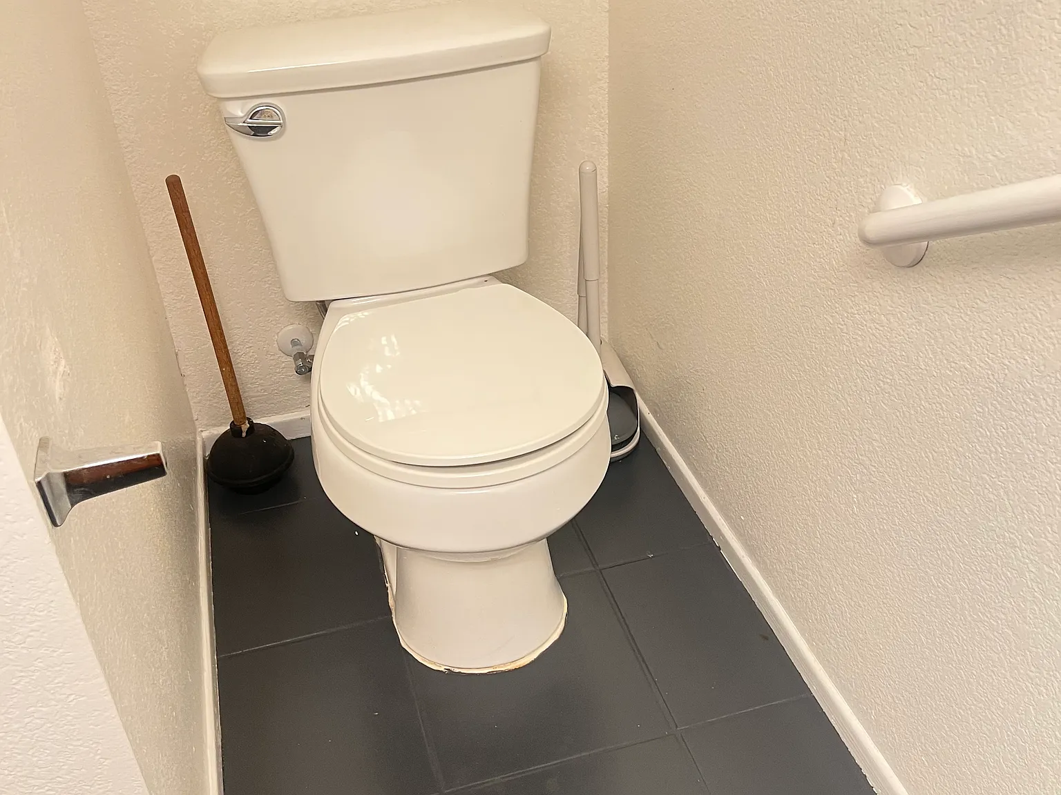 3 bed, 2.5 bath, 2300 sqft, $1,000 — Photo 4