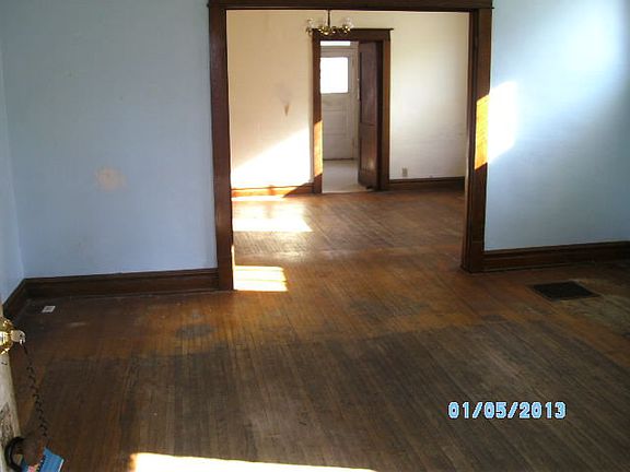 2nd image of 165 N Sugar St