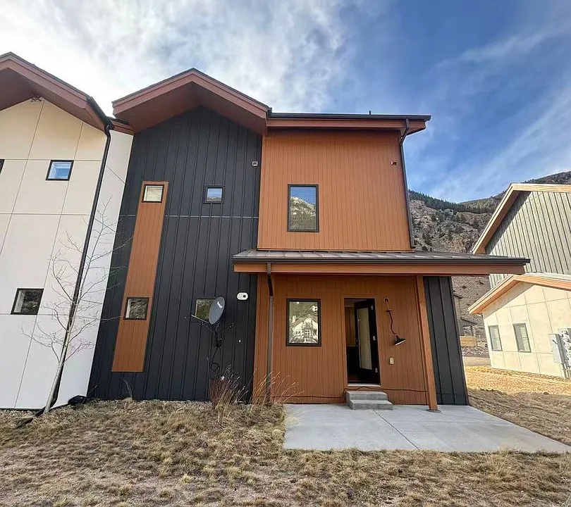 2142 Bighorn Trl