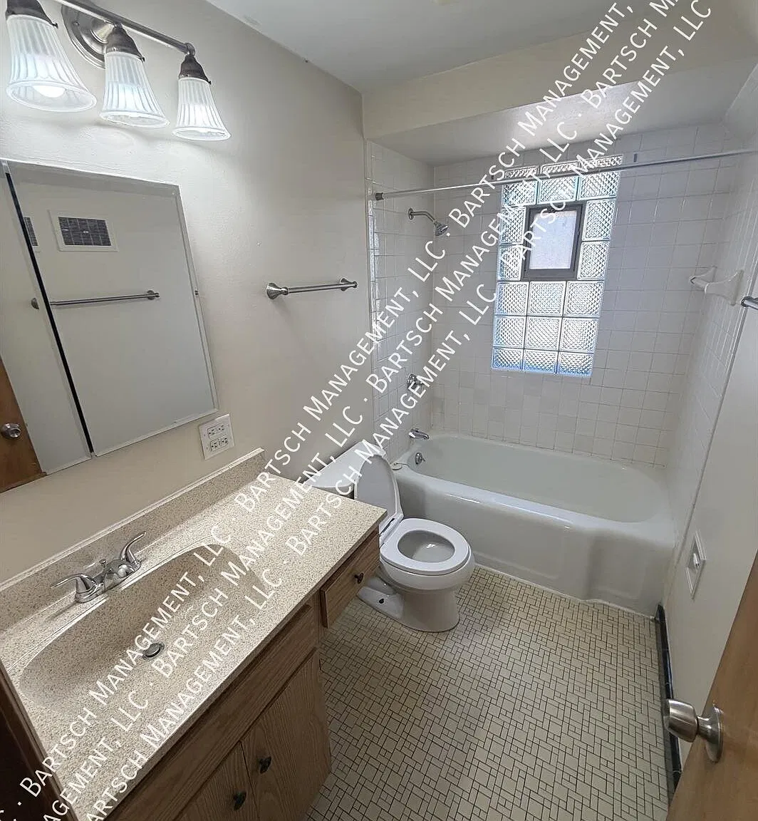 2 bed, $1,350 — Photo 4
