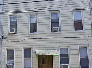 72-15 61st St #2R, Ridgewood, NY 11385