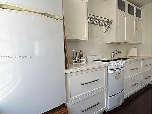 2nd image of 723 2nd St #8
