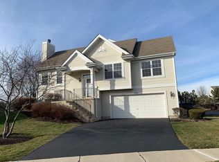 1270 Shamrock Ln, Hampshire, IL 60140