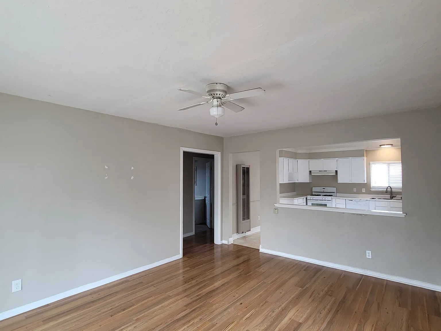 2 bed, 900 sqft, $2,445 — Photo 2