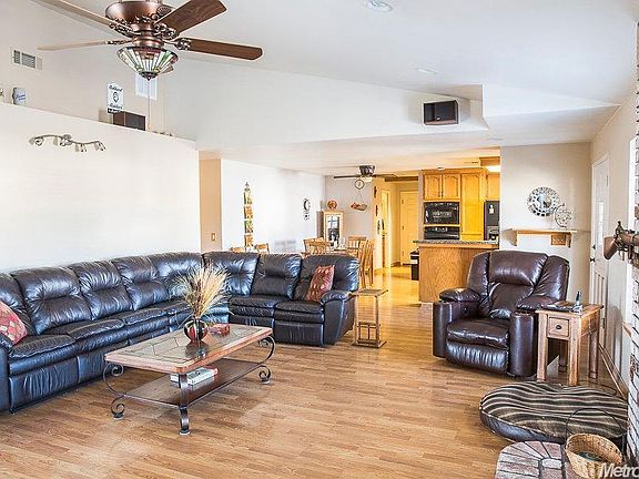 3rd image of 862 Canyon Ct