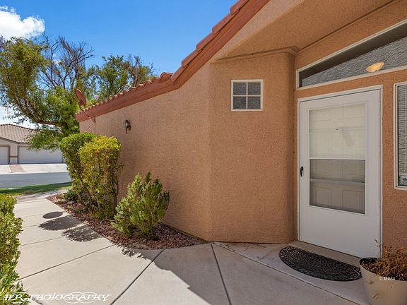 3rd image of 425 Beacon Ridge Way