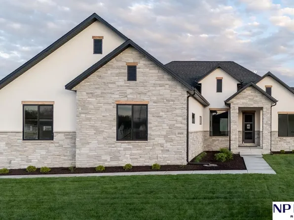 8909 Appaloosa Ln, Lincoln, NE 68520
