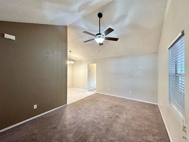401 W Lincoln Ave — Photo 3