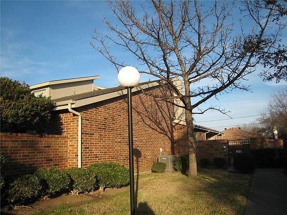 2nd image of 921 Forest Cres
