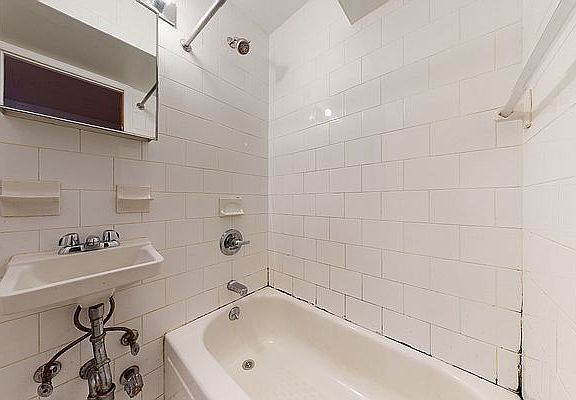 4th image of 419 E 73rd St APT 1F