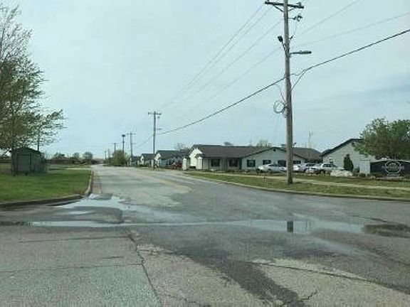Exterior Neighborhood (street photo)