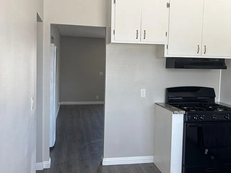 13425 Mulberry Dr — Photo 15