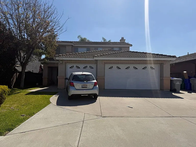 3225 Okeefe St — Photo 1