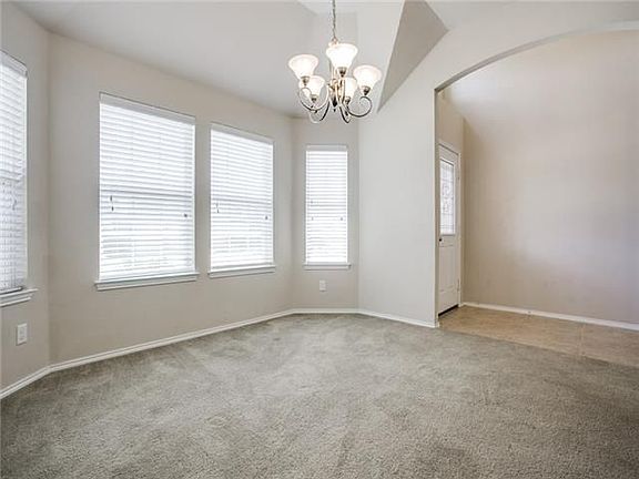 5th image of 312 Crescent Creek Ln