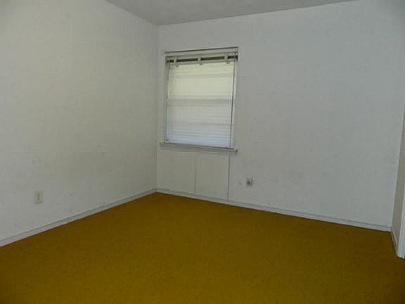 4th image of 2326 Lagoon Dr